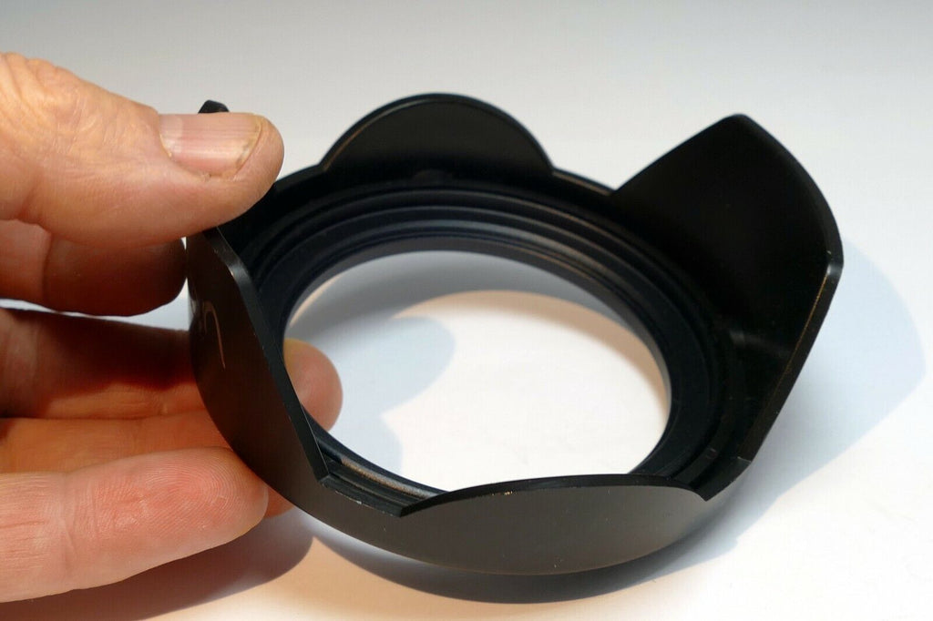 67mm Plastic Lens Hood Shade screw in double threaded Petal for 18-200mm VR
