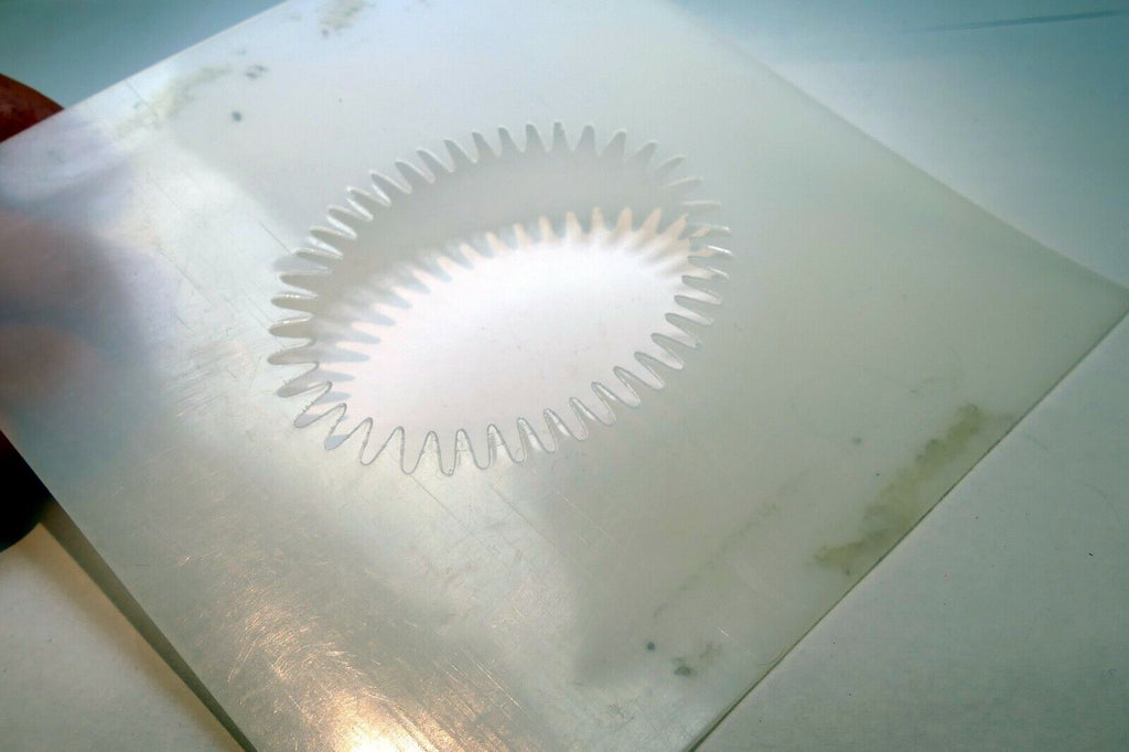 Lindahl Vignette White Mask 5X5" 2.5" Oval Portraiture white high key