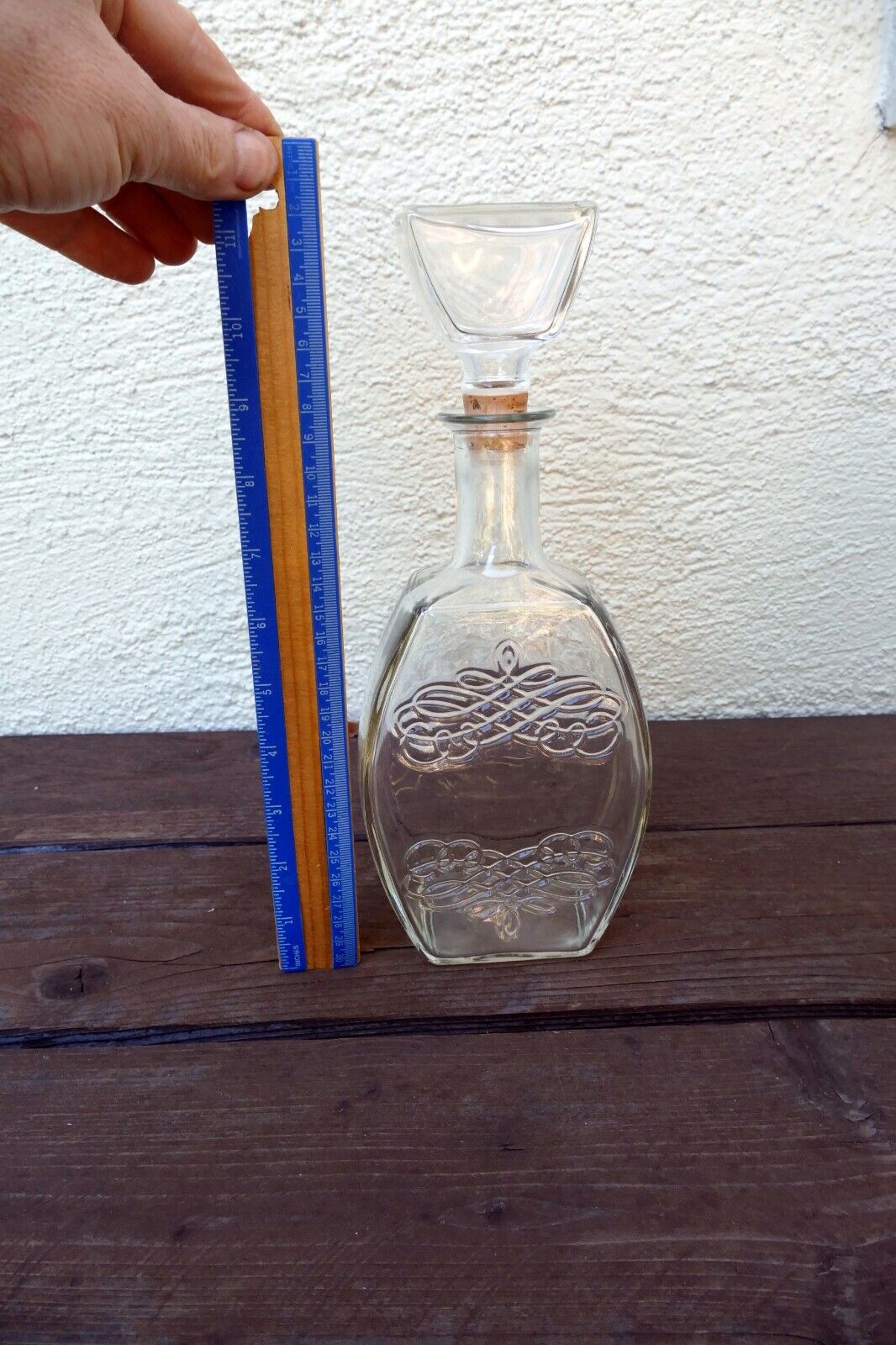 1 Litter Glass Decanter With Stopper 11" tall Oval Ornamented Whiskey