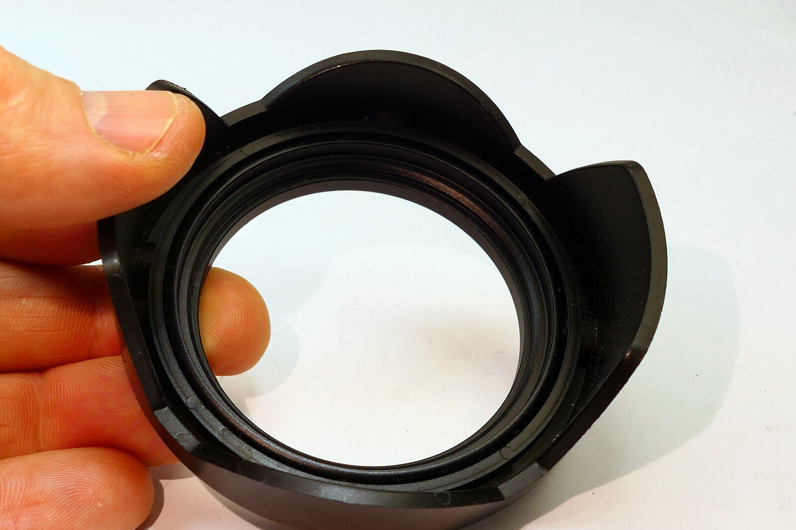 55mm Lens Hood Shade Threaded plastic petal flower Nikkor AF-P 18-55mm f3.5-5.6