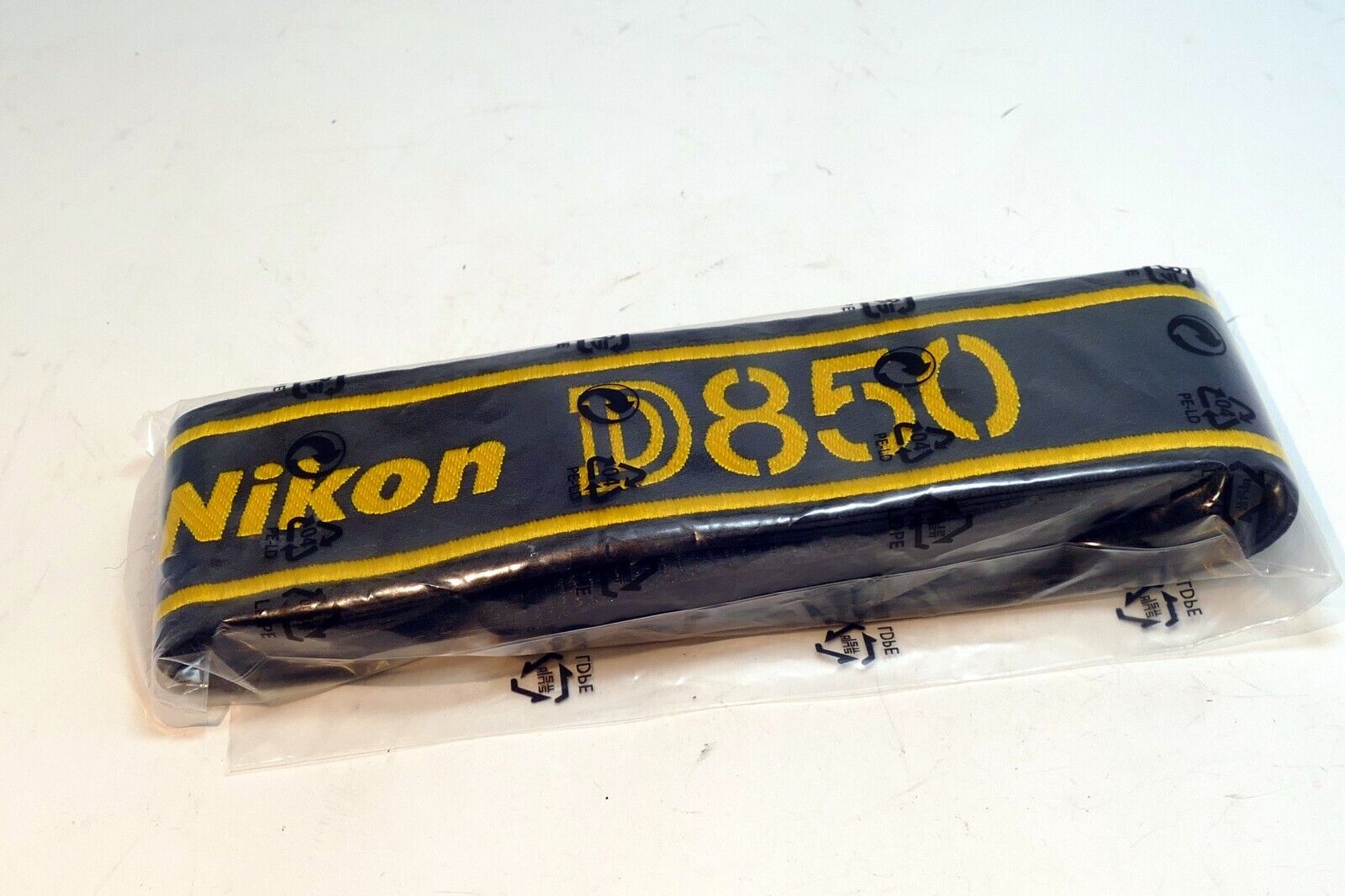Nikon D850 Camera Shoulder Strap D-850 AN-DC18   - OEM Genuine - New