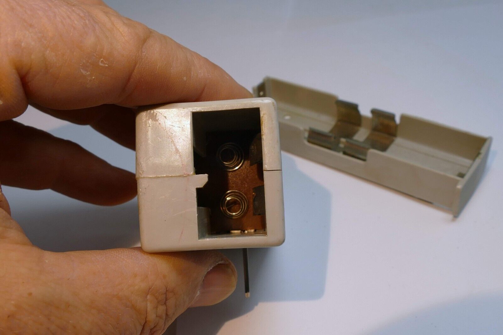 AA battery holder  for a vintage flash