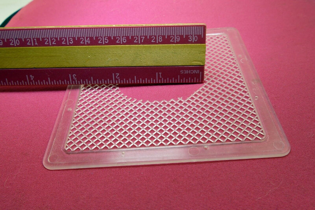 Lindahl Vignette Mask 4.5X4.5" small Horizontal Oval 2" creative High key