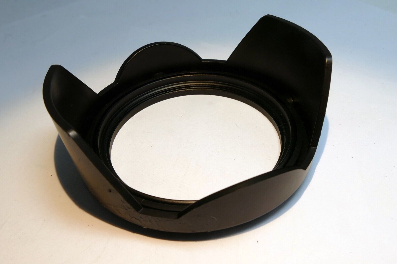 72mm Lens Hood  Shade threaded screw in petal for 18-200mm