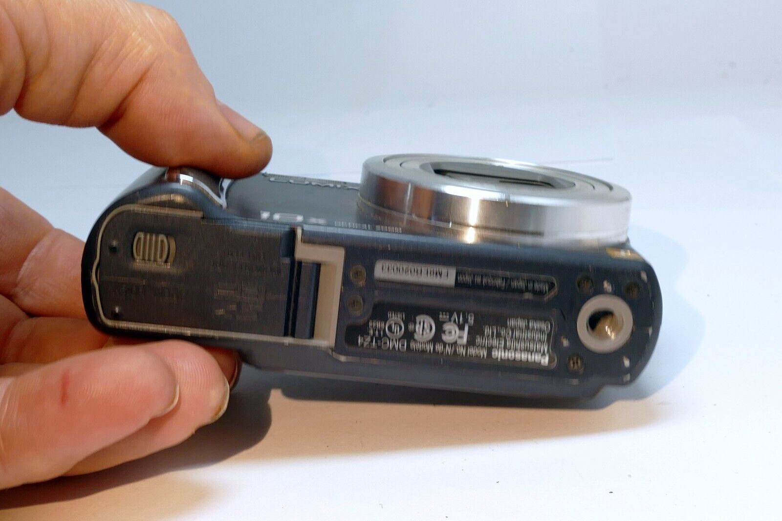 Panasonic LUMIX DMC-TZ4 8MP Digital Camera Leica 28mm Lens AS IS Parts UNTESTED