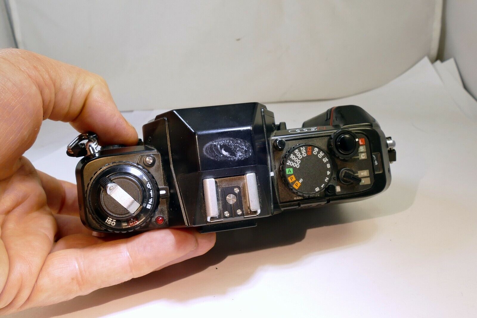 Nikon N2000 Manual Focus camera body (for parts does not work AS IS )