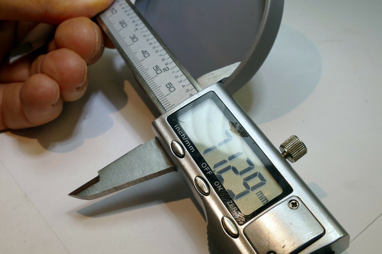 Lindahl Snap-on Plastic Front Lens Cap  Gray 71mm ID