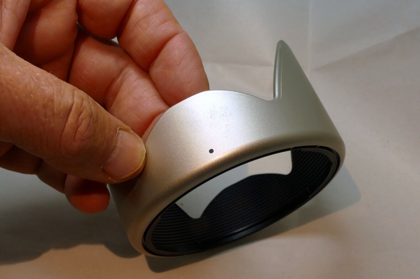 Tamron 104FH Lens Hood Shade for 28-200mm f2.8-5.6 17-28mm  - silver