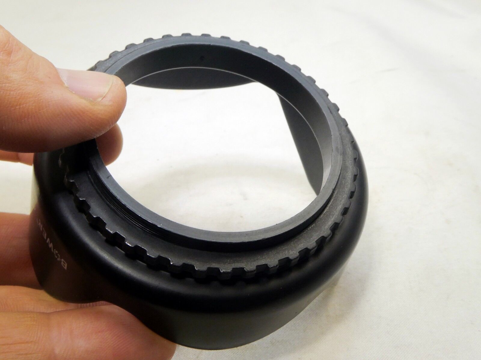 58mm Petal shaped Lens Hood screw on type for  18-55mm IS lenses