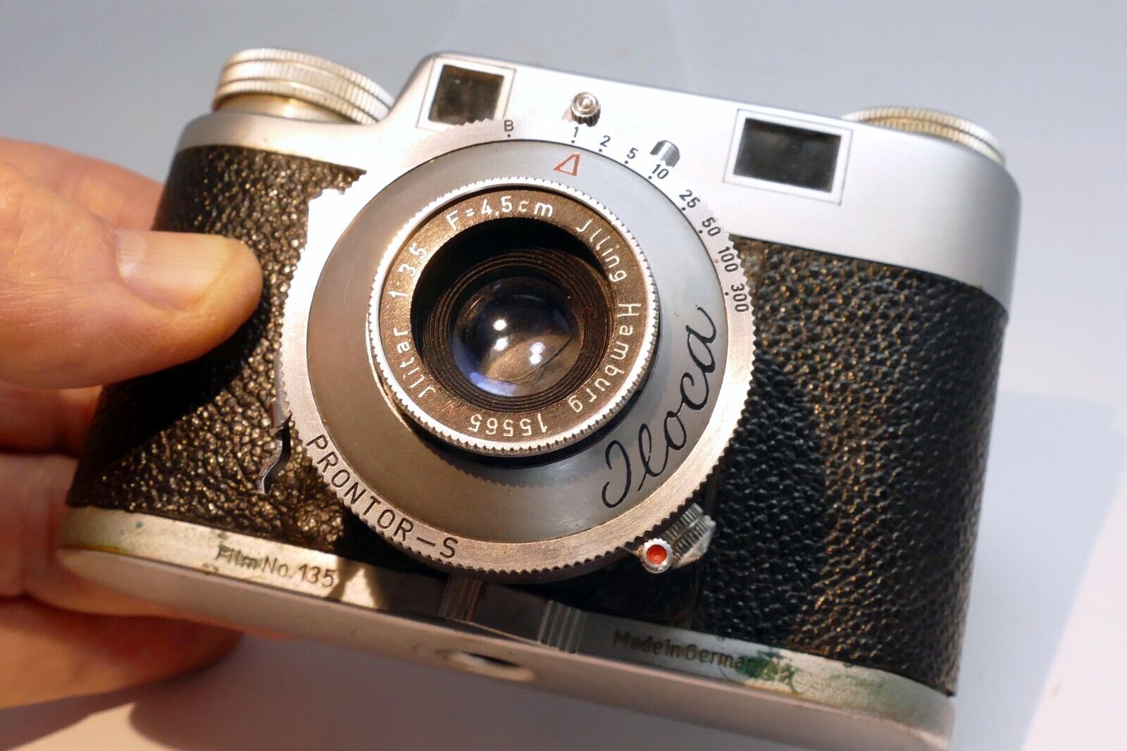 Iloca I Rangefinder Camera with V JLitar f3.5 4.5cm lens Prontor S Shutter  1940