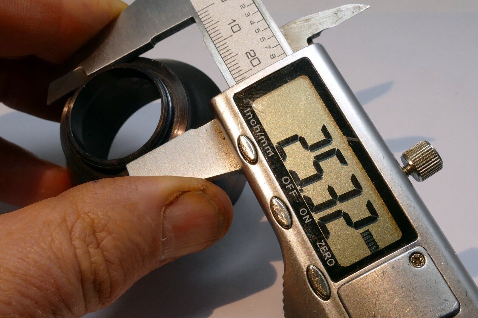 Birns & Sawyer  25mm Lens  Hood Shade threaded  metal Cinar 1150 f1.9 Kipon