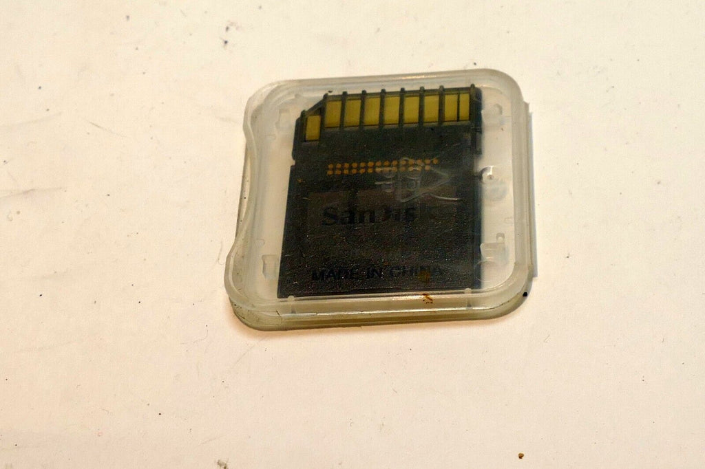 SanDisk Ultra 8GB, Class 15 MB/s - SDHC UHS-I Card with protective case