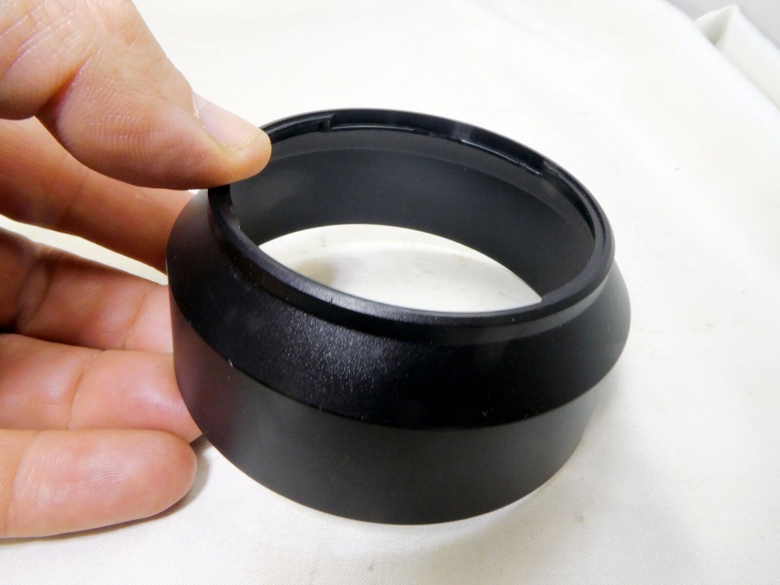 65mm ID  Plastic Lens Hood  twist on type (unknown brand)