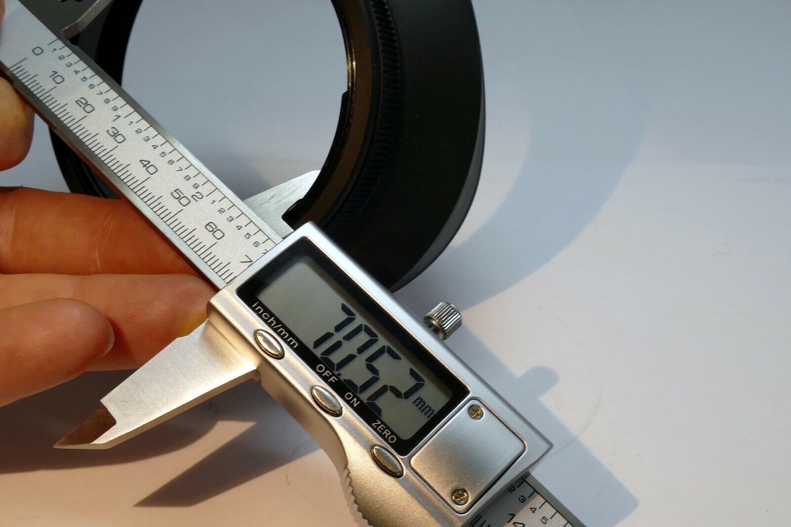 Tamron  28-135mm 35-135mm 35-210mm Adaptall 2 Rubber Lens Hood Shade