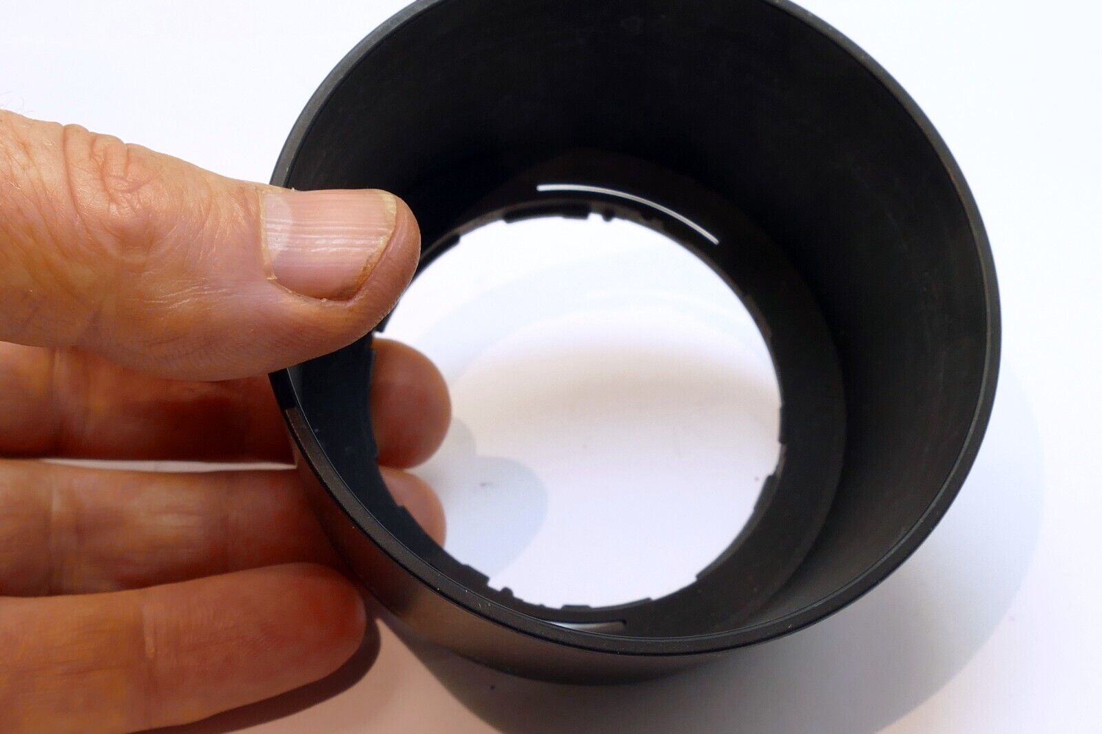 NIKON HB-37 Lens Hood Shade for AF-S VR 85mm f3.5 Nikkor  OEM Genuine