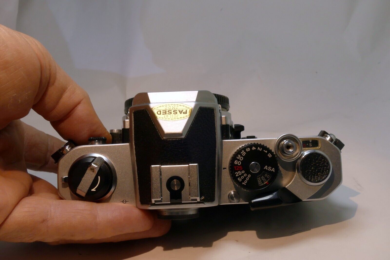 Nikon FM 35mm SLR Film Camera w/ issues with light meter - Free Shipping USA