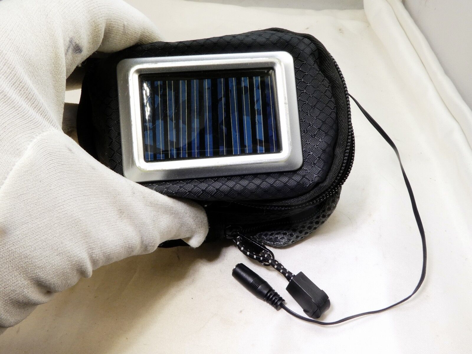 Ultra Solar power charging case output 5V for point and shoot camera or phone