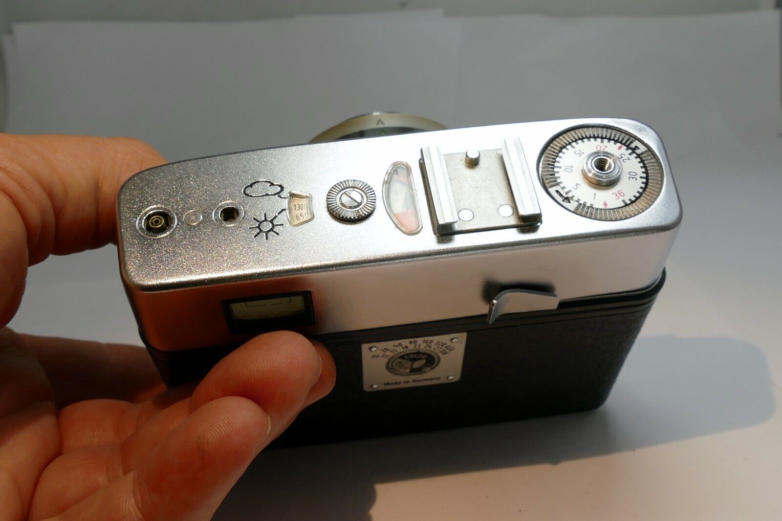 CAMERA ZEISS IKON TENAX CAMERA  - as is for parts or not working