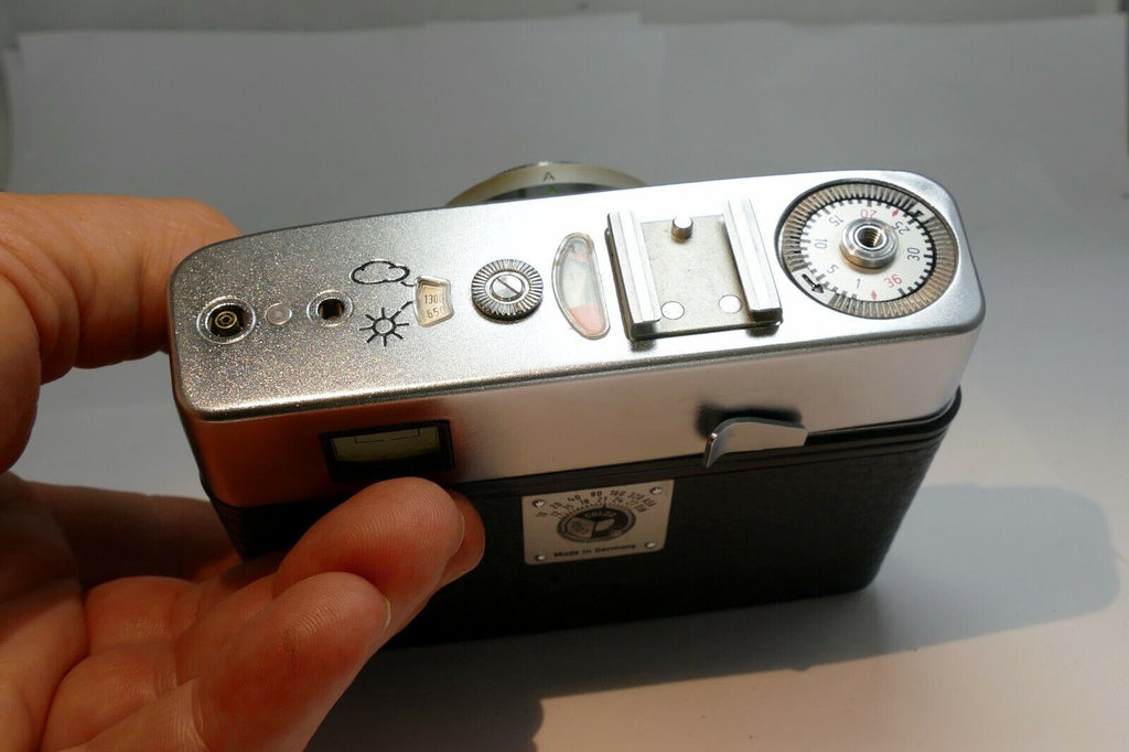 CAMERA ZEISS IKON TENAX CAMERA  - as is for parts or not working