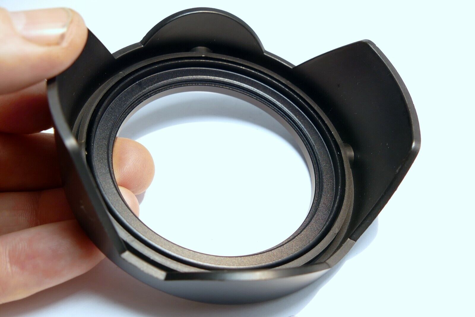 67mm  LENS Hood Shade screw in wide angle 18-135mm 28-135mm