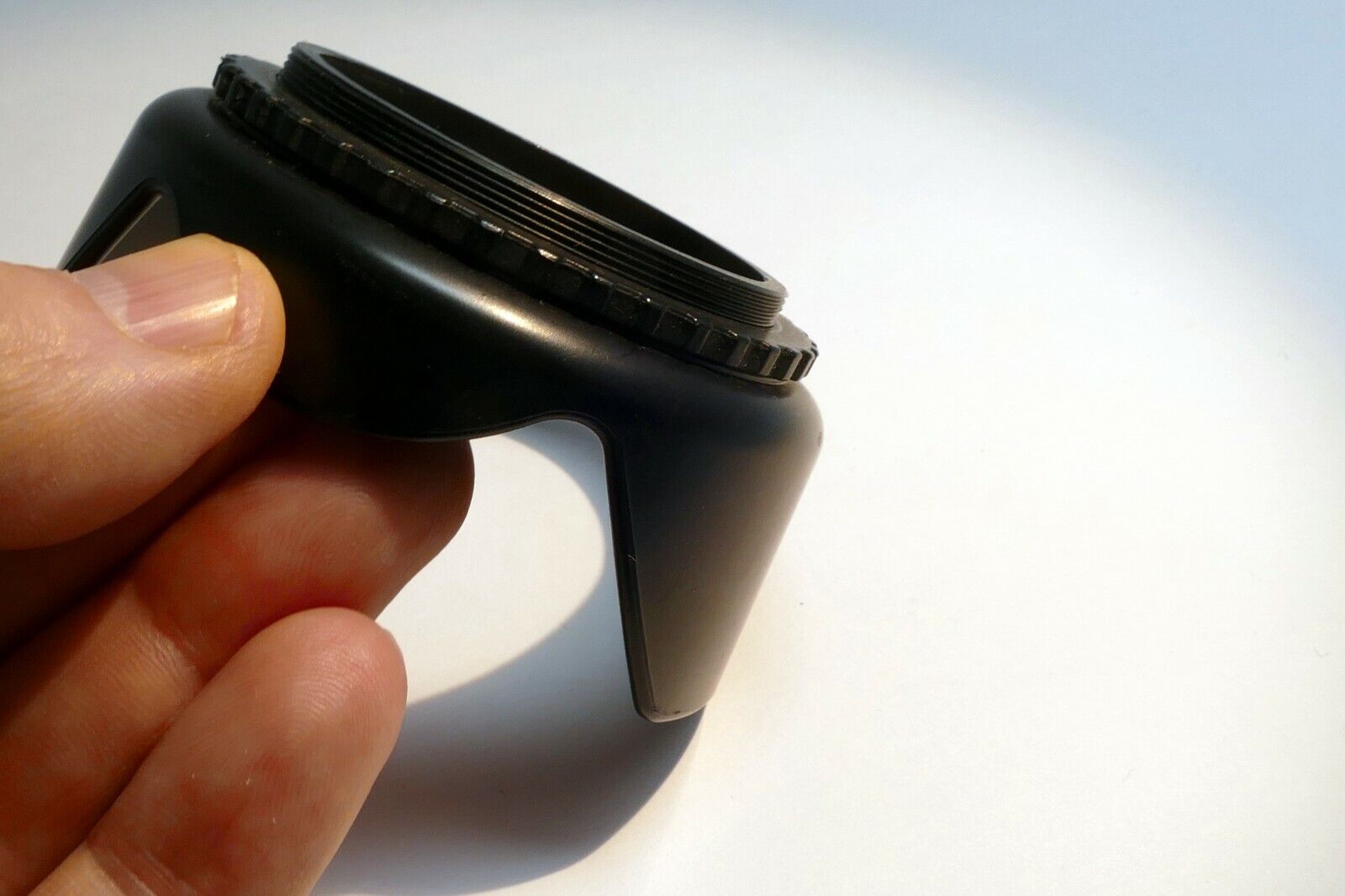52mm Plastic Petal shaped Lens hood Shade for  18-55mm lens Screw in type