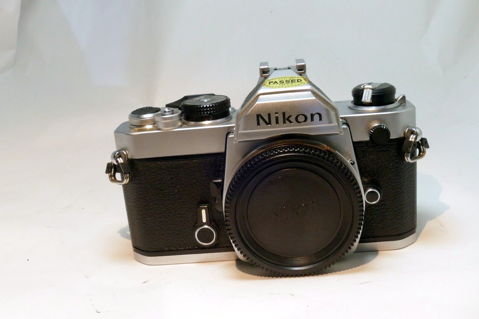 Nikon FM 35mm SLR Film Camera w/ issues with light meter - Free Shipping USA