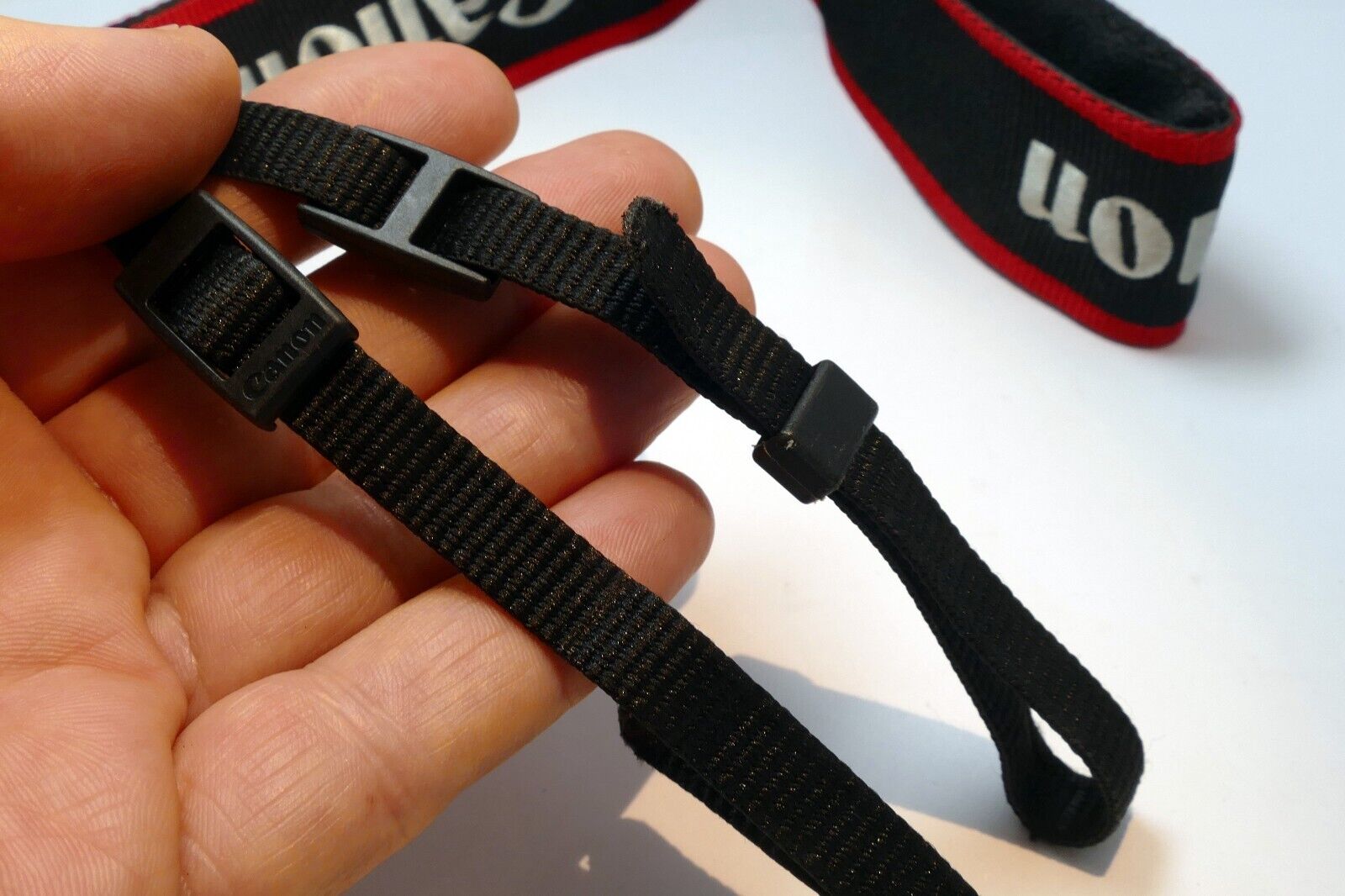 Canon EOS 5D Mark II Camera Shoulder Neck Strap Black-Red  -  Genuine OEM - MINT