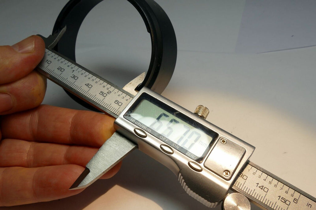 62mm Plastic  Lens Hood Shade twist on type 65mm ID