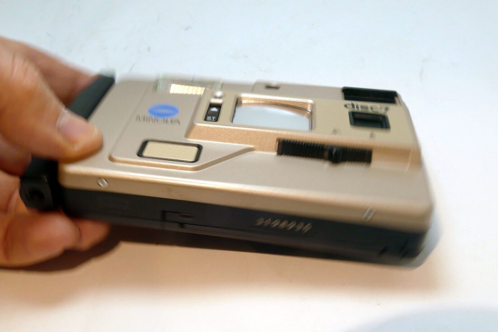 MINOLTA DISC 7 Vintage Film Camera Portable Compact