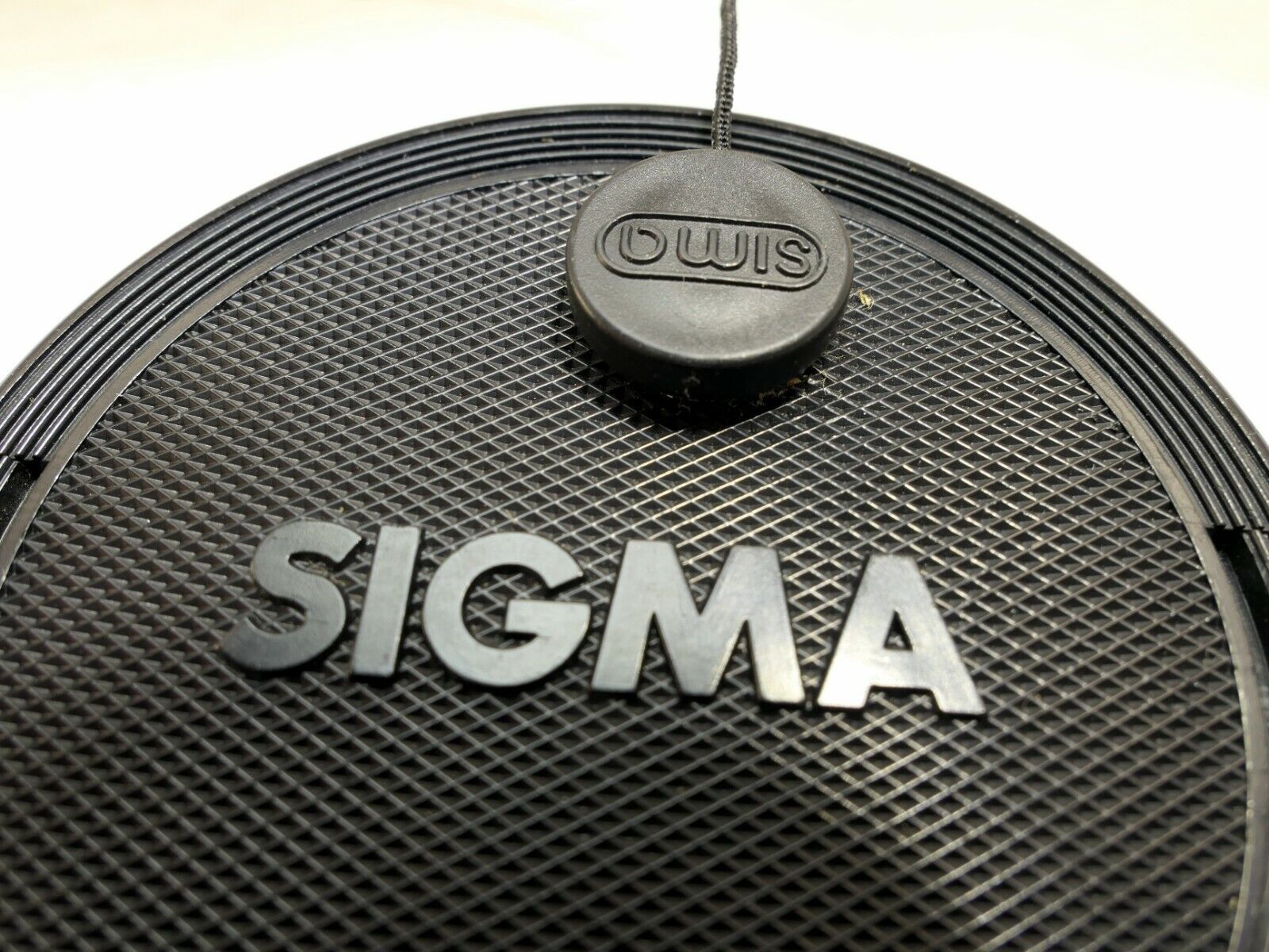 Sigma  72mm Lens Front Cap snap on with keeper string type for APO