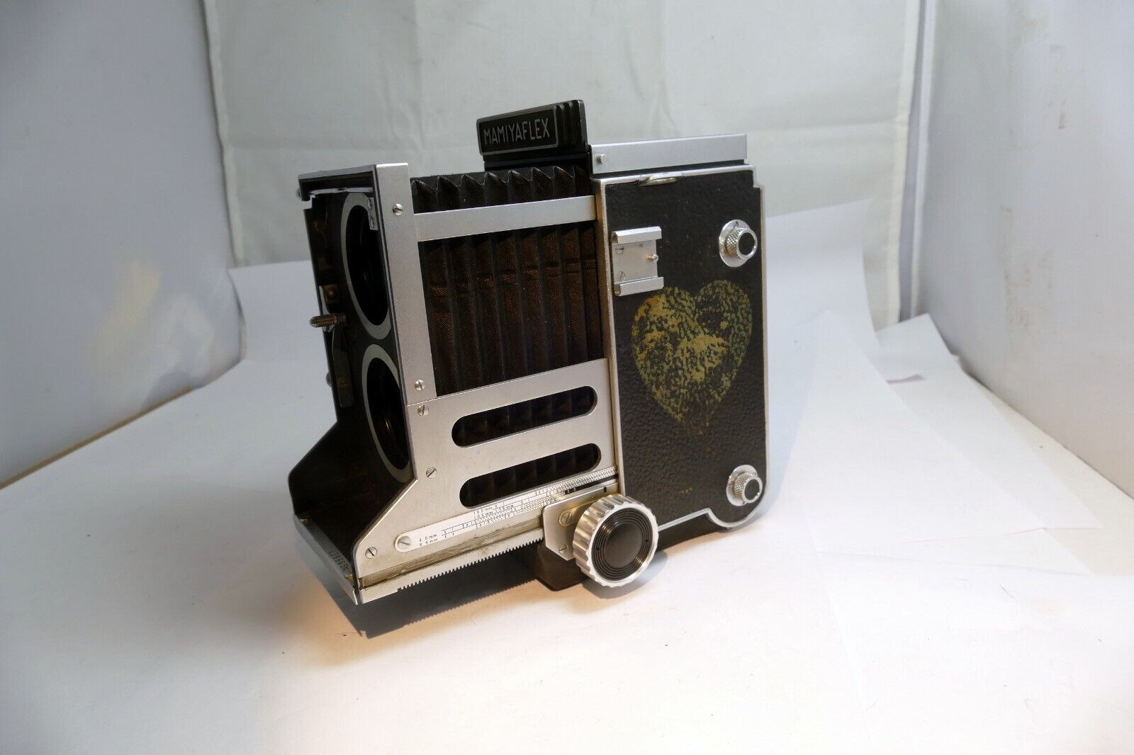 MAMIYA Mamiyaflex Professional TLR Film Camera Body - missing film back plate