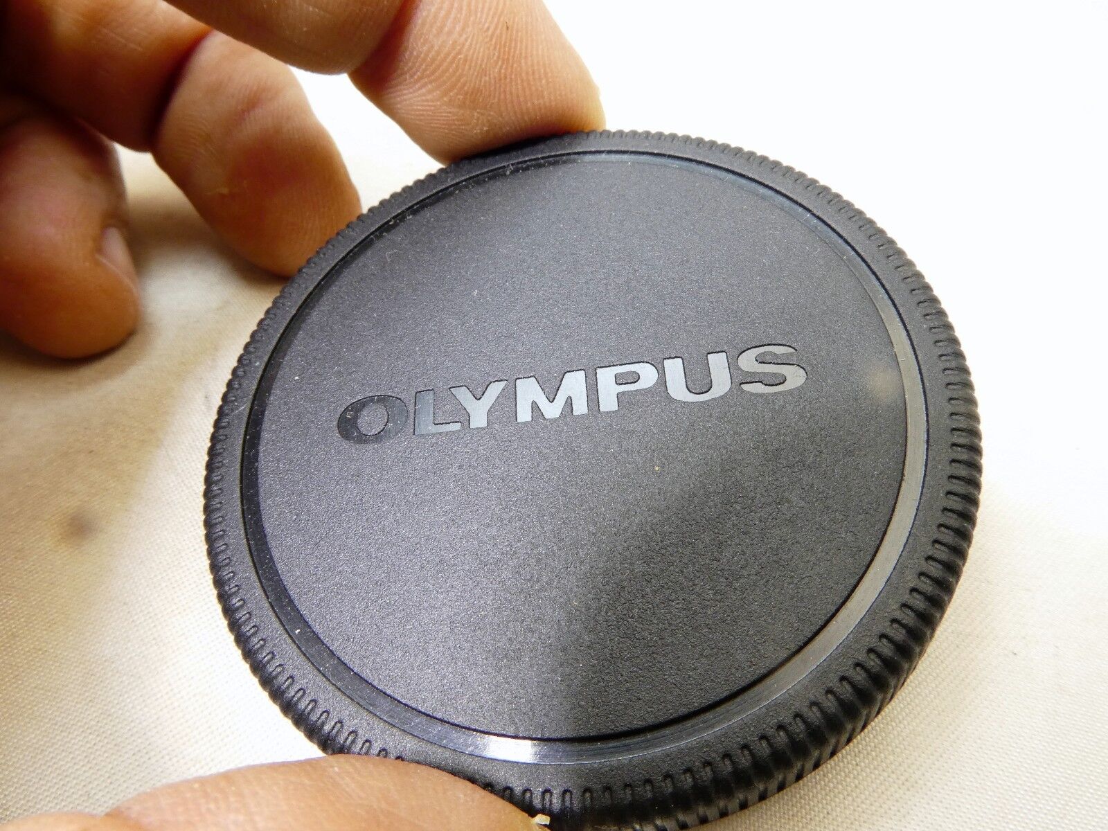 Olympus 62mm Screw in female threads Front Lens Cap Genuine