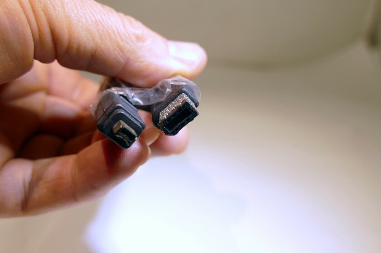 Firewire 400 6-pin/ to 4-pin cable, IEEE-1394a 6 feet long Black color