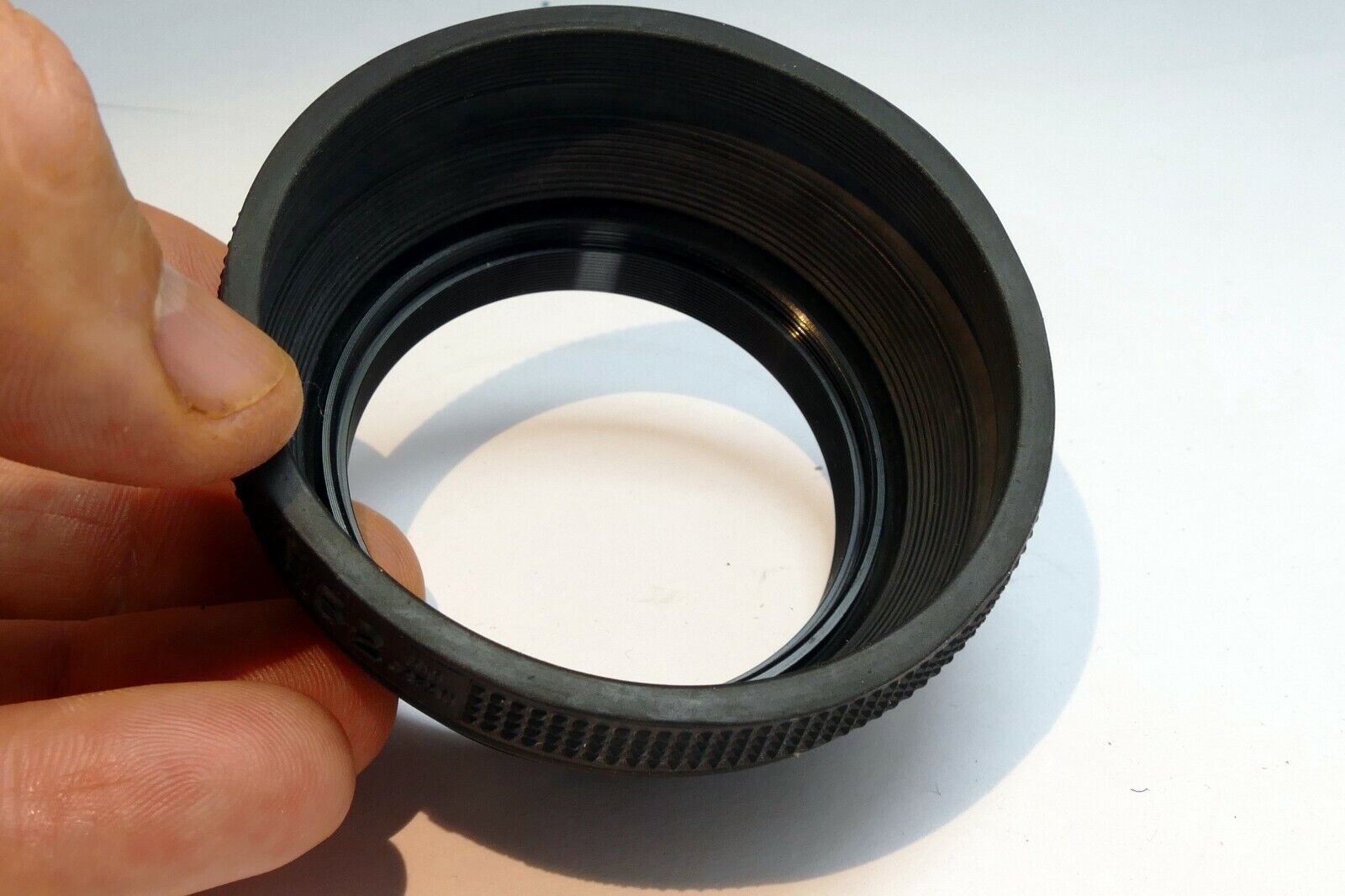 52mm Rubber Lens Hood Shade threaded for 50mm f1.8 lenses