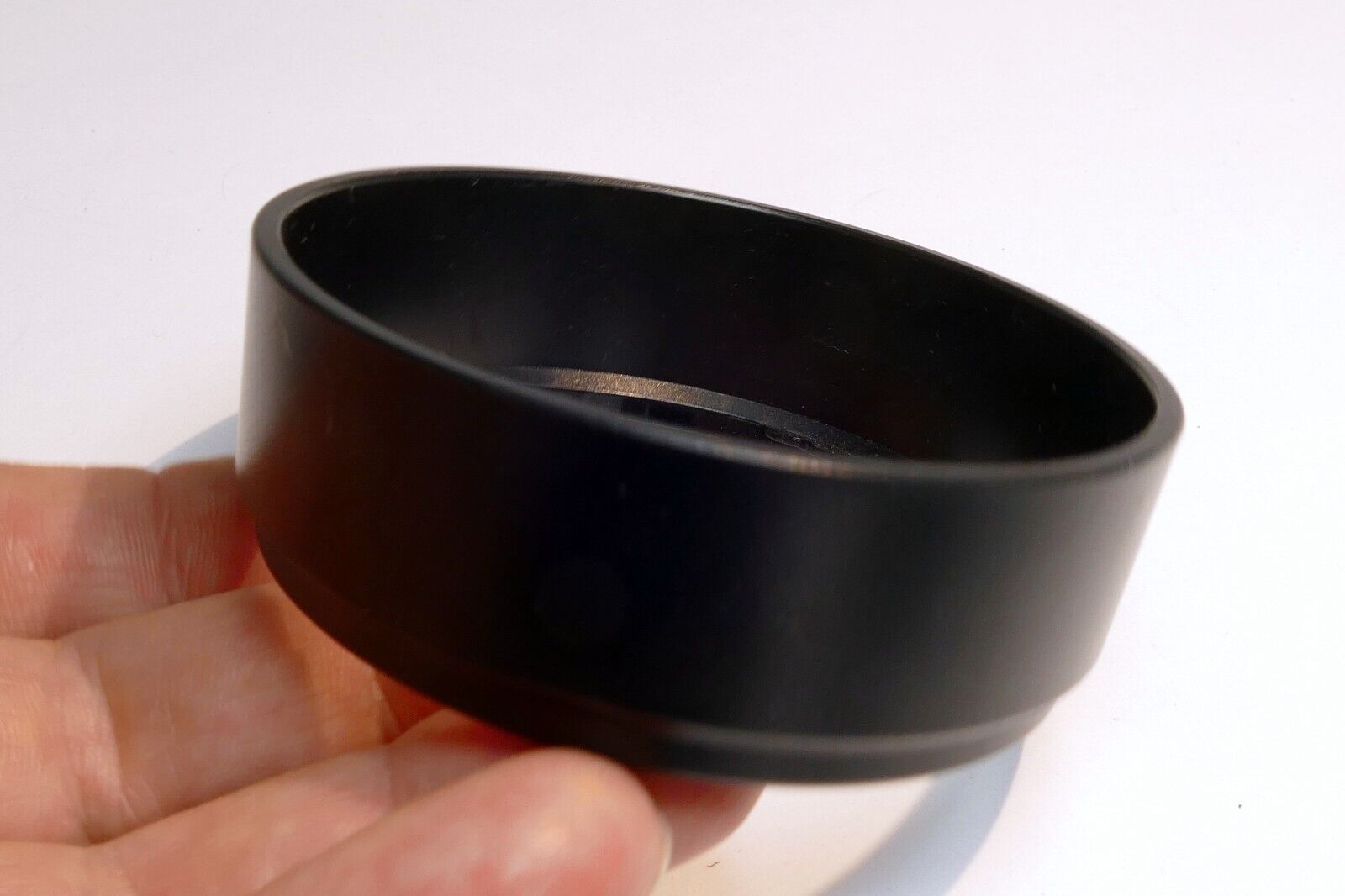 61mm Plastic Lens Hood Shade  twist on type