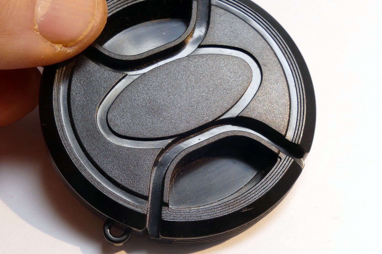 52mm snap on type Front Lens Cap with string loop for 50mm f1.7 f1.8