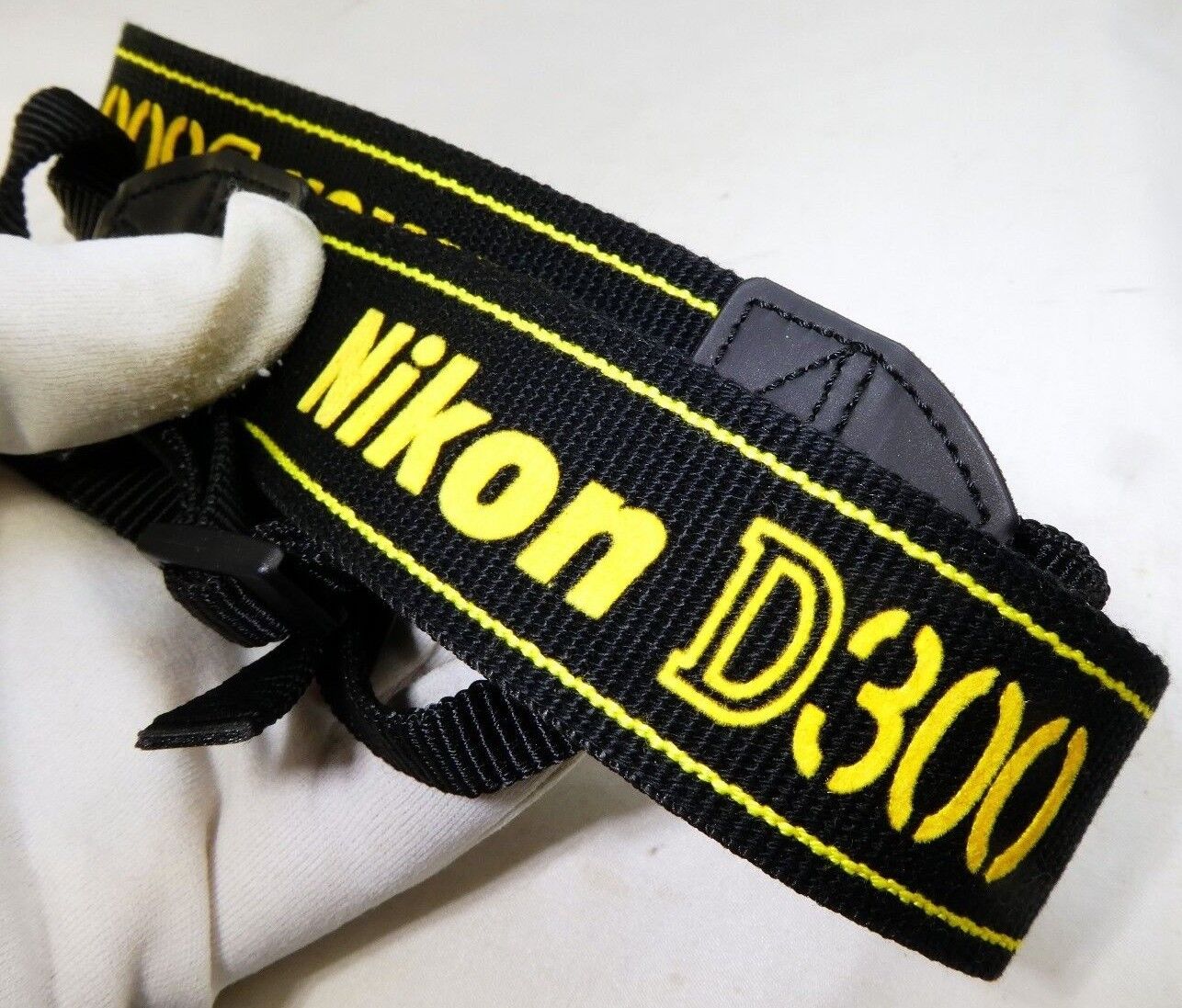Nikon AN-DC300 Shoulder Neck Strap Camera Genuine OEM Black Yellow