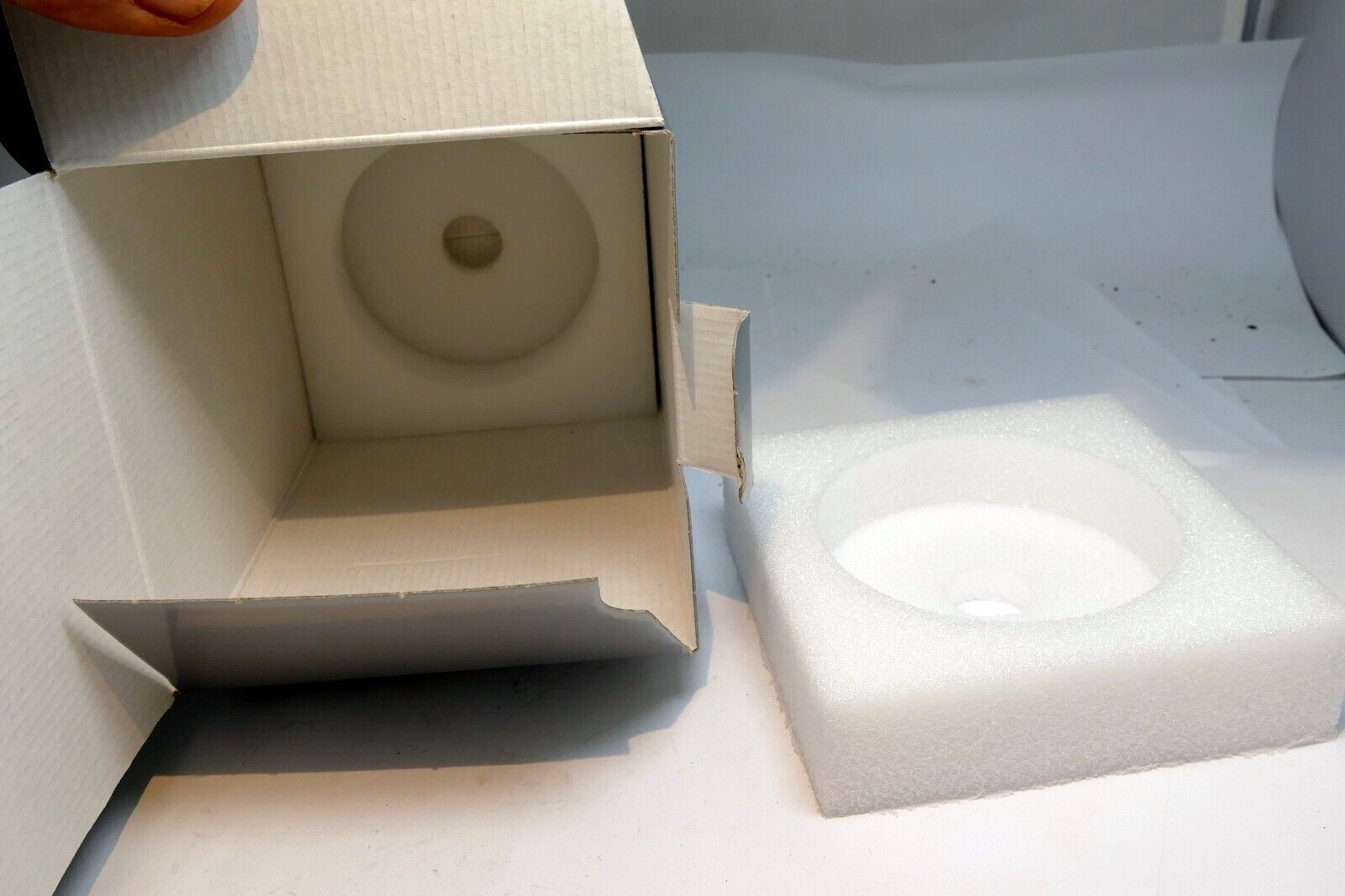 Empty Box for  Apo-Telyt-M 135mm f3.4 11889  lens  (Box only )