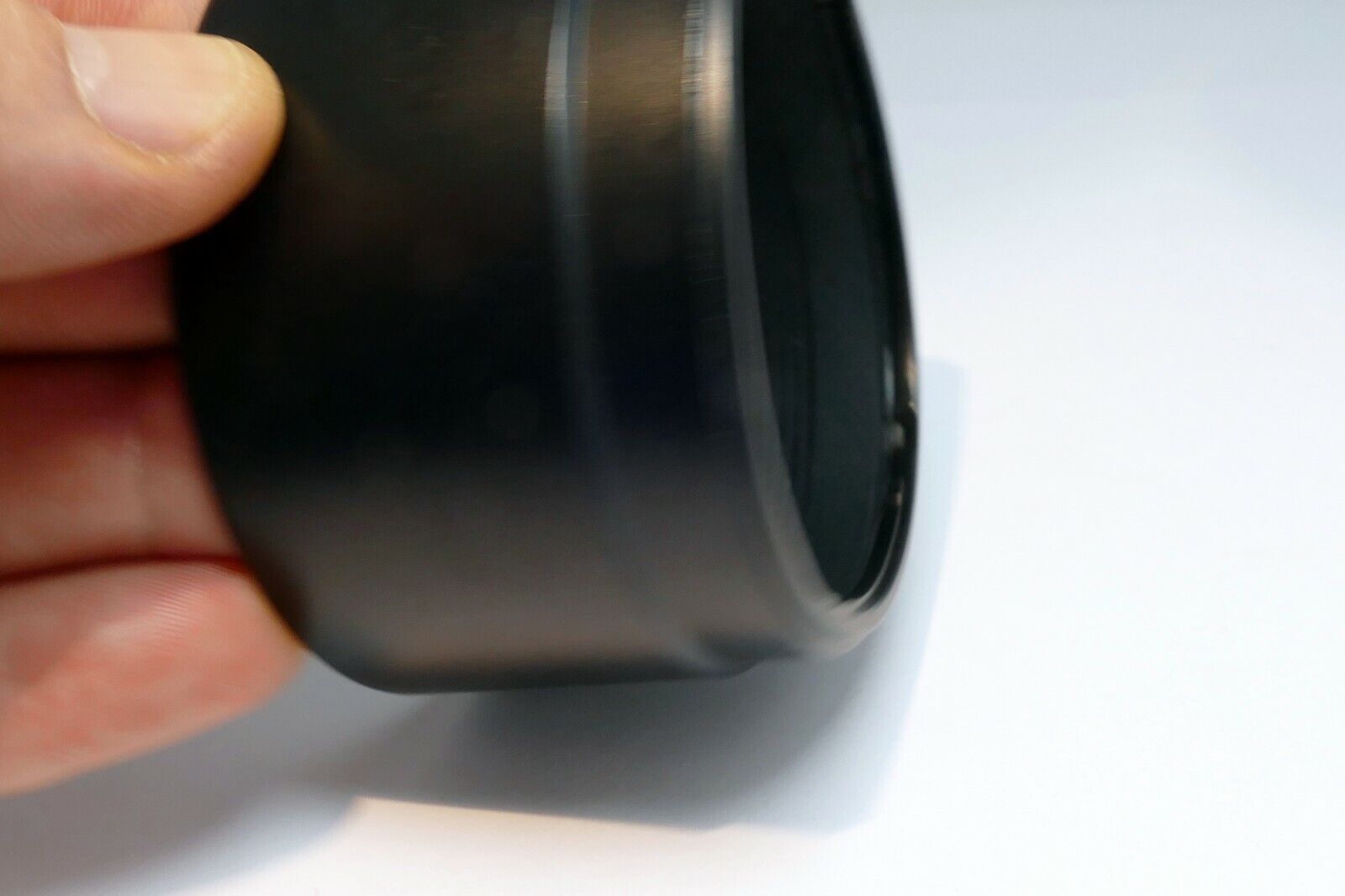 LH 630-01 Twist on Lens Hood Shade