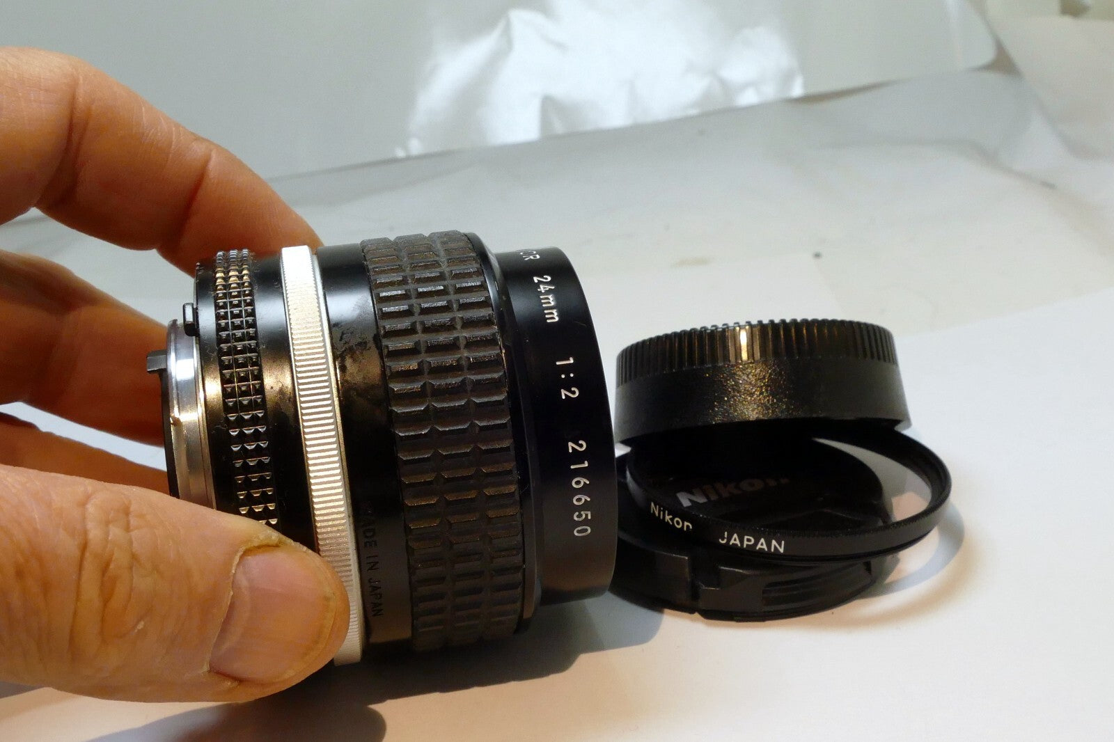 Nikon Ai-s AIS 24mm f2 wide angle prime manual focus lens f2.0 - Mint condition