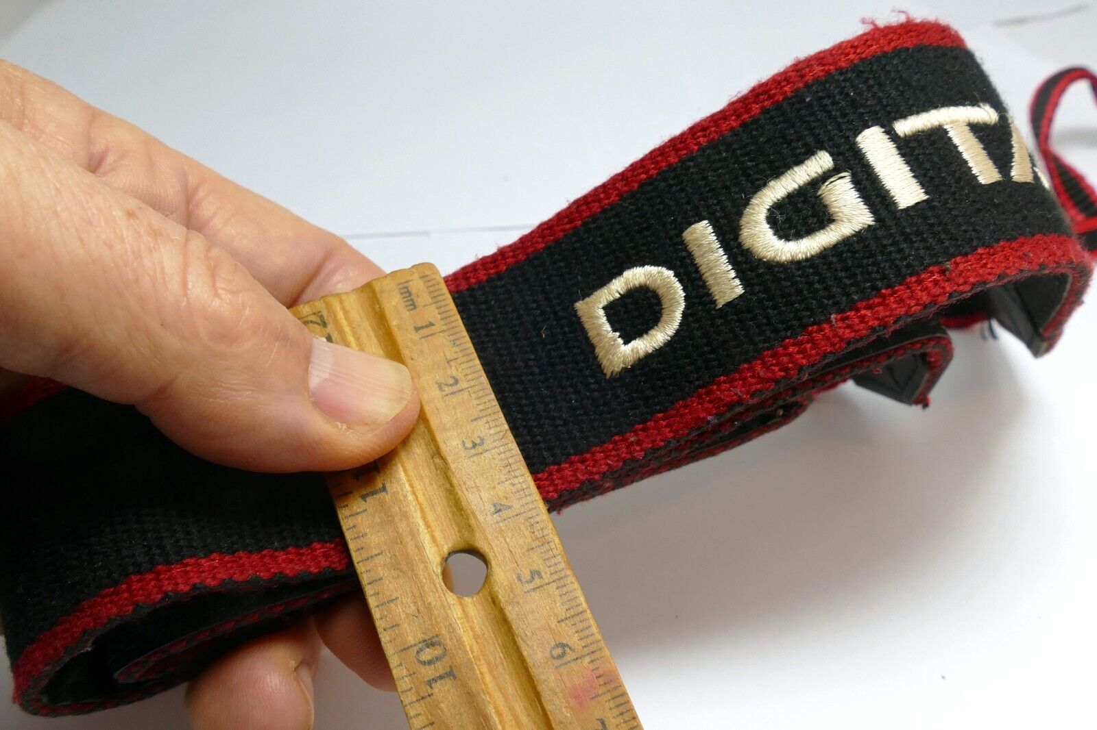 Canon EOS SLR Digital Camera Neck Shoulder Strap Red-Black Strip - Genuine OEM